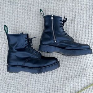 MENS SOLOVAIR Black Hi-Shine 8 Eye Zipped
Platform Derby Boot size UK 12 USA 13